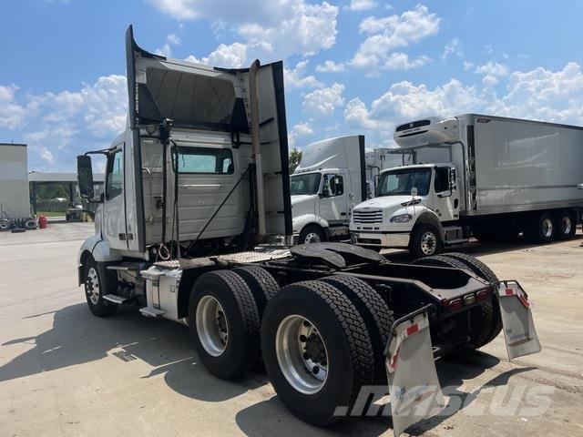 Volvo VNL300 牵引车