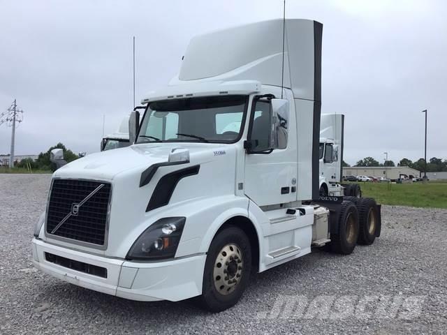 Volvo VNL300 牵引车