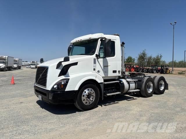 Volvo VNL300 牵引车