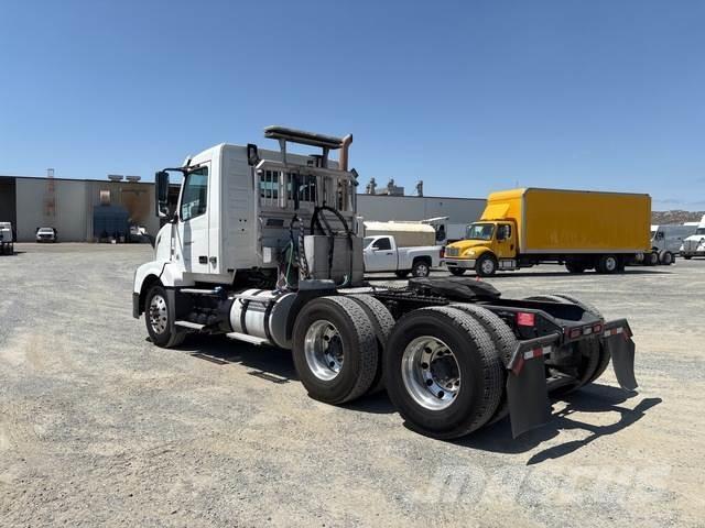 Volvo VNL300 牵引车