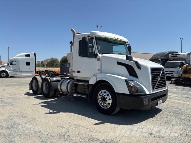 Volvo VNL300 牵引车
