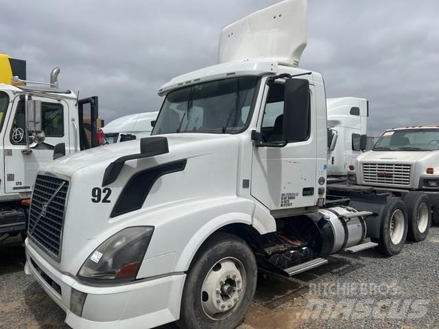 Volvo VNL64 牵引车