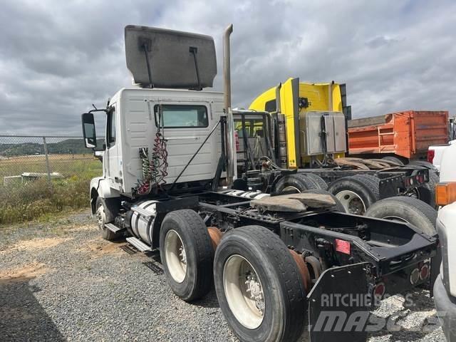 Volvo VNL64 牵引车