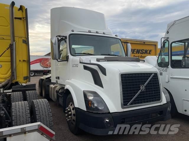 Volvo VNL64 牵引车