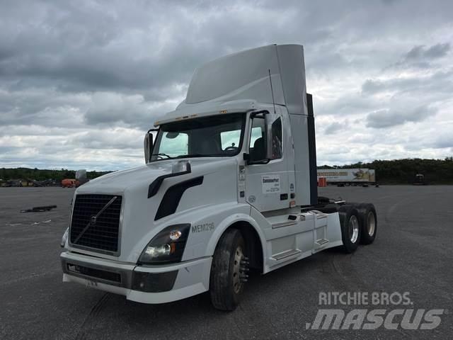 Volvo VNL64300 牵引车