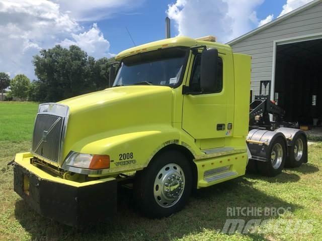Volvo VNL64T 牵引车