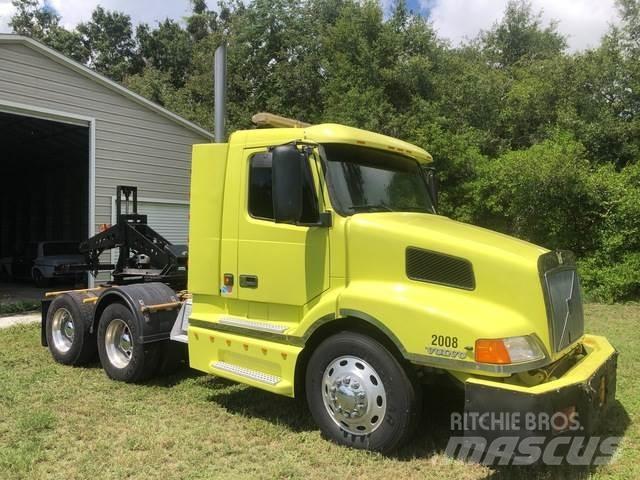 Volvo VNL64T 牵引车