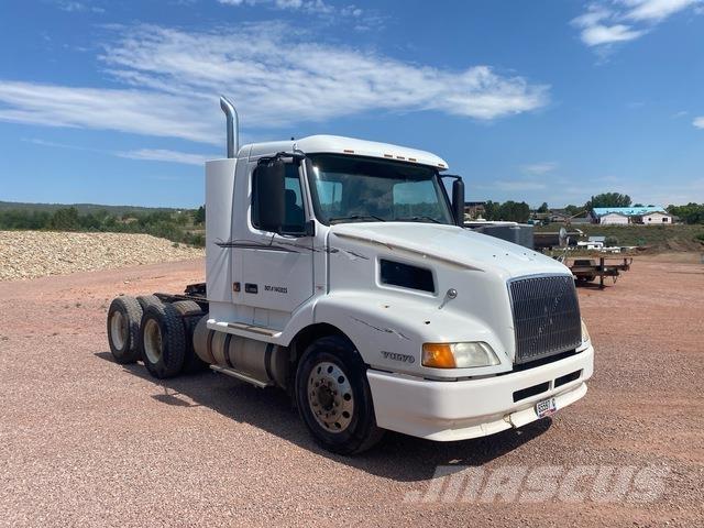 Volvo VNL64T 牵引车