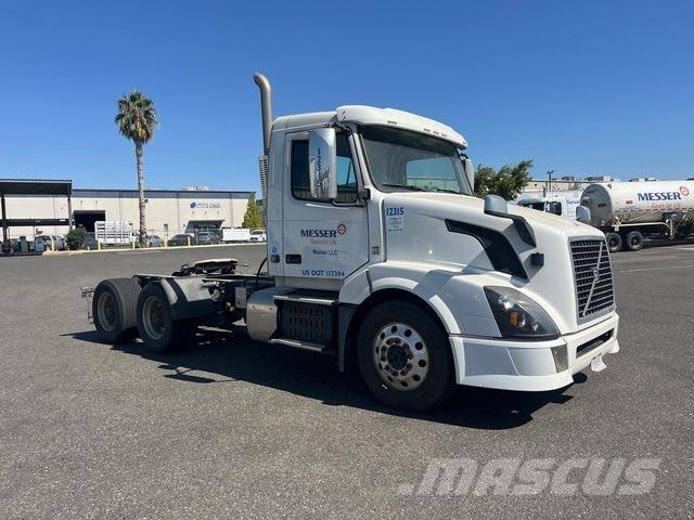 Volvo VNL64T 牵引车