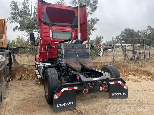 Volvo VNM 牵引车
