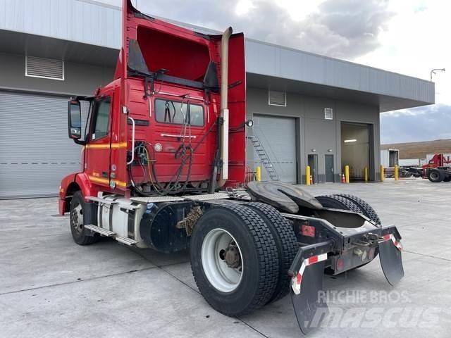 Volvo VNM 牵引车