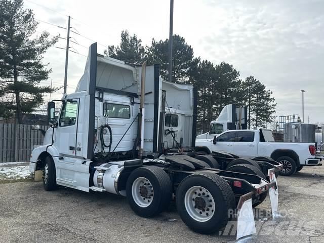 Volvo VNM 牵引车