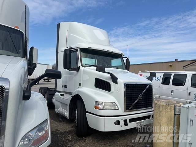 Volvo VNM 牵引车