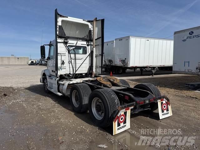 Volvo VNM 牵引车