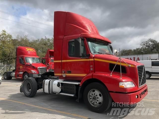 Volvo VNM 牵引车
