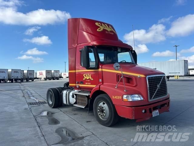 Volvo VNM 牵引车