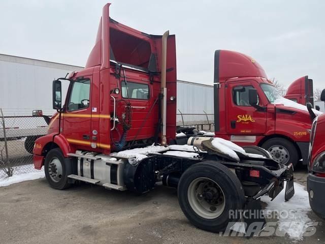 Volvo VNM 牵引车