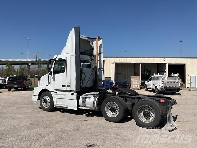 Volvo VNM 牵引车