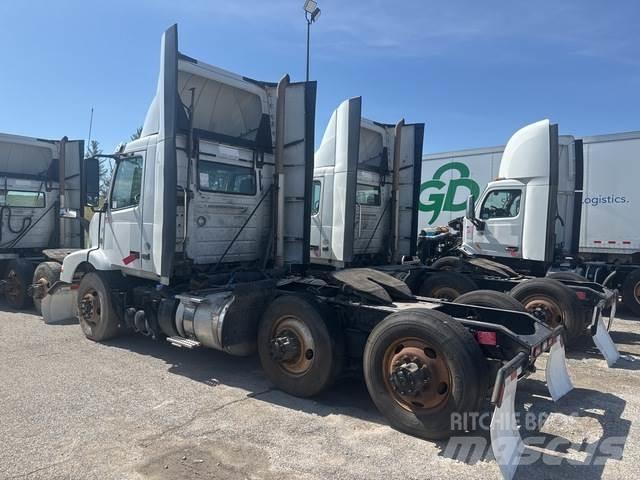Volvo VNM 牵引车