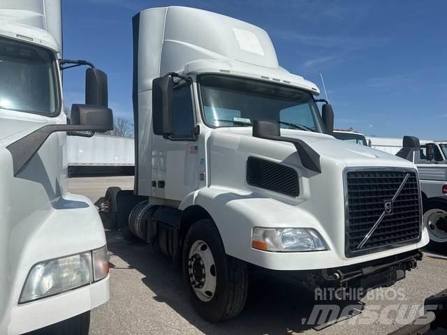 Volvo VNM 牵引车