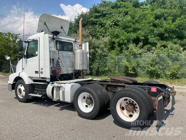 Volvo VNM 牵引车