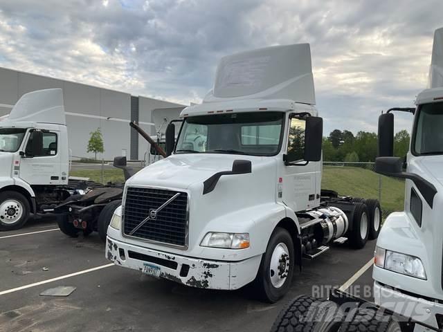 Volvo VNM 牵引车