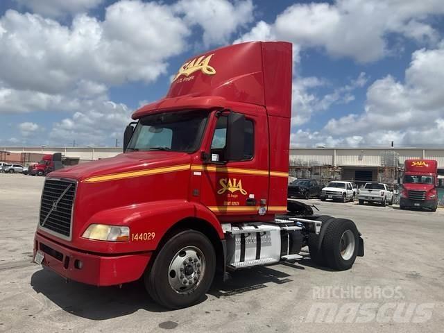 Volvo VNM 牵引车