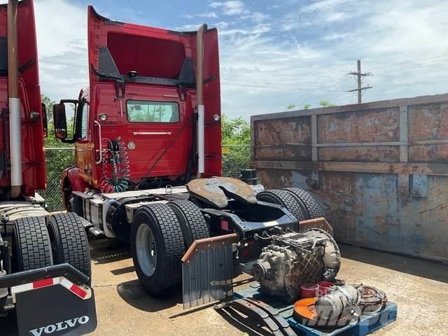 Volvo VNM 牵引车
