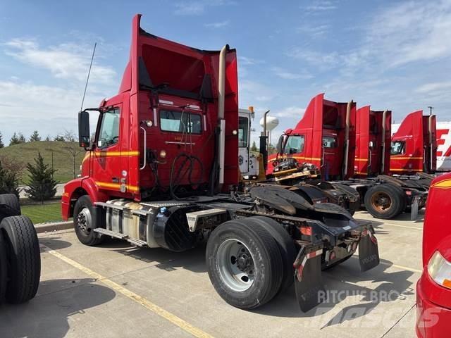 Volvo VNM 牵引车