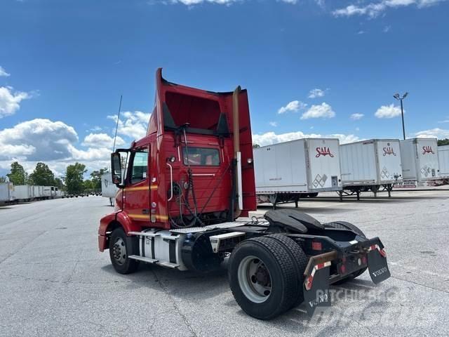 Volvo VNM 牵引车