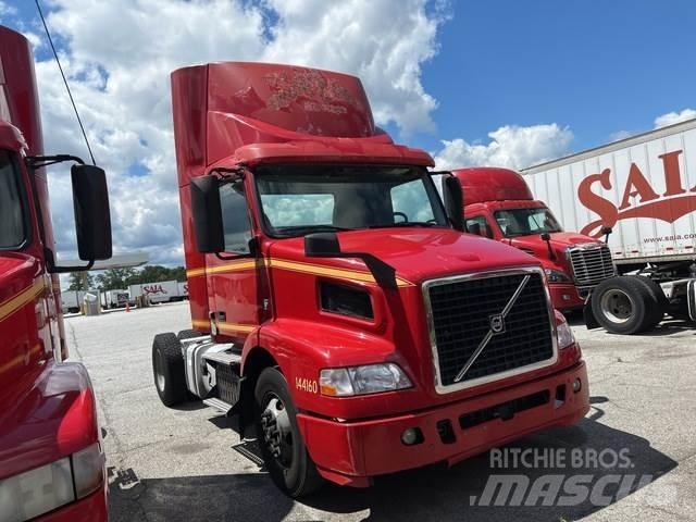 Volvo VNM 牵引车