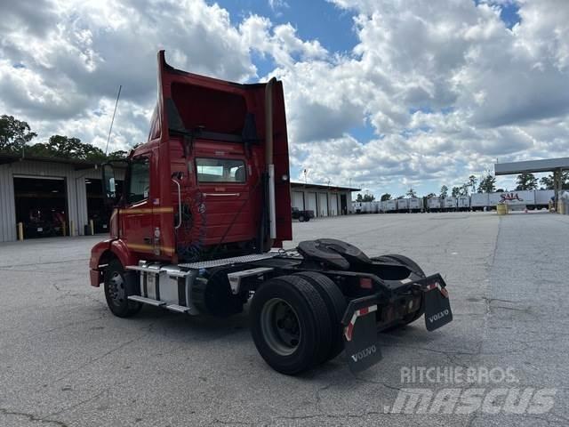 Volvo VNM 牵引车