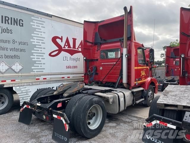Volvo VNM 牵引车