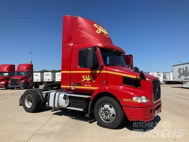 Volvo VNM 牵引车