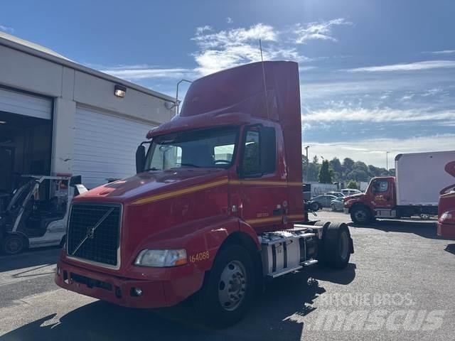 Volvo VNM 牵引车