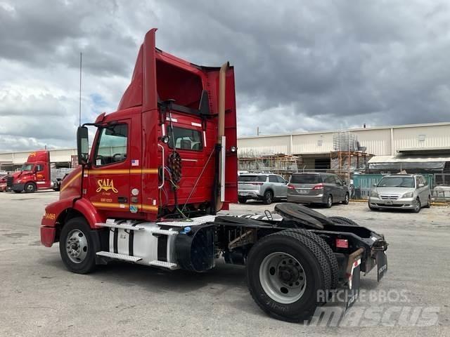 Volvo VNM 牵引车