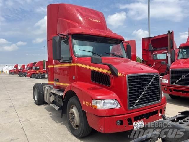 Volvo VNM 牵引车