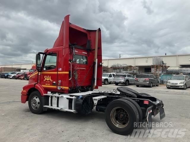 Volvo VNM 牵引车