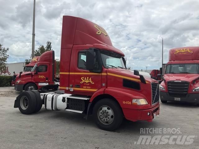 Volvo VNM 牵引车