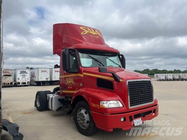 Volvo VNM 牵引车