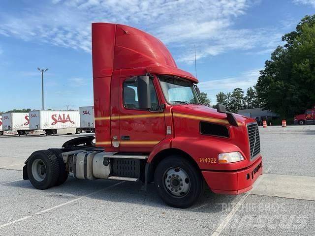 Volvo VNM 牵引车
