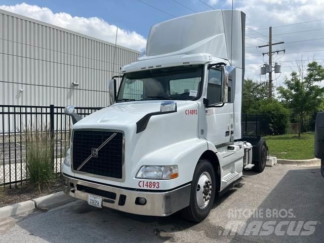 Volvo VNM 牵引车