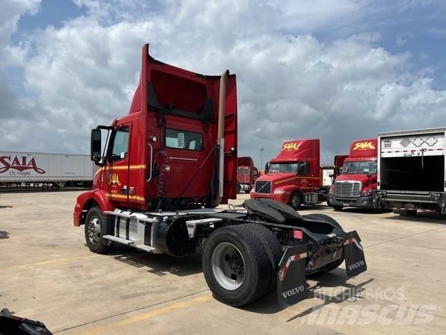 Volvo VNM 牵引车