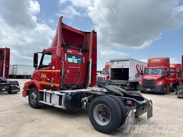 Volvo VNM 牵引车