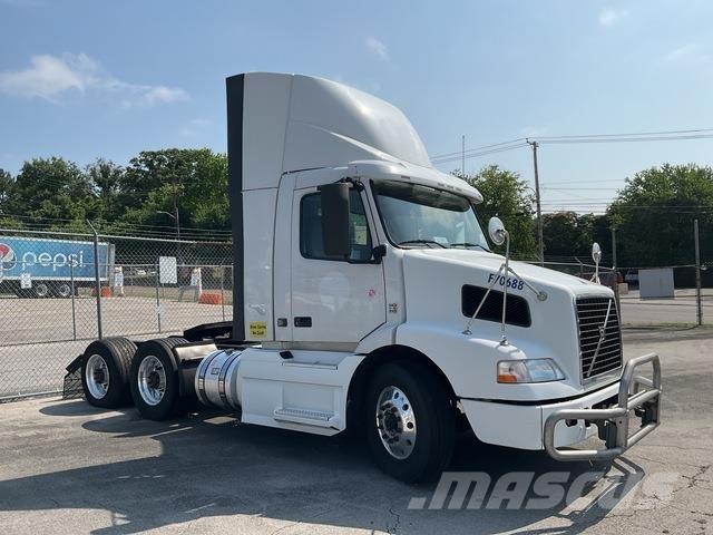 Volvo VNM 牵引车