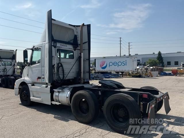 Volvo VNM 牵引车