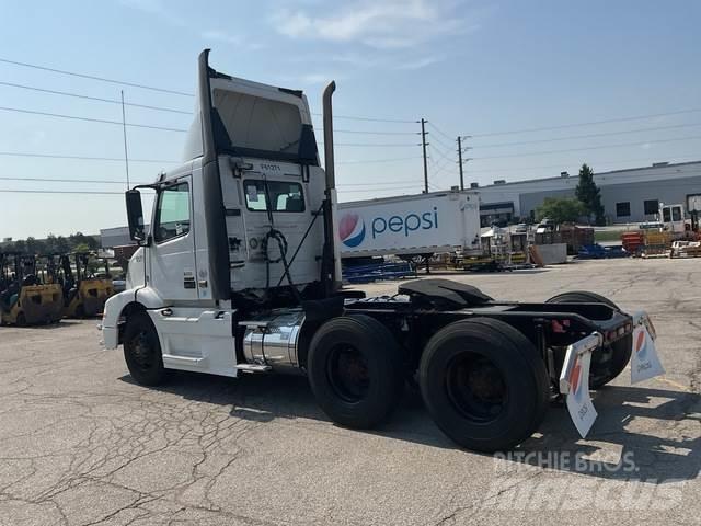Volvo VNM 牵引车