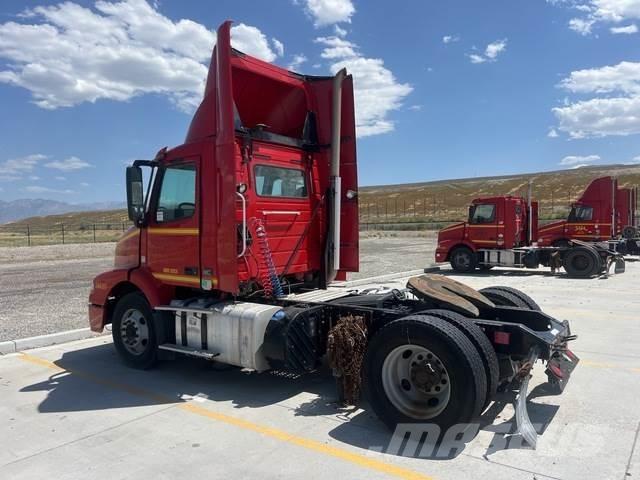 Volvo VNM 牵引车