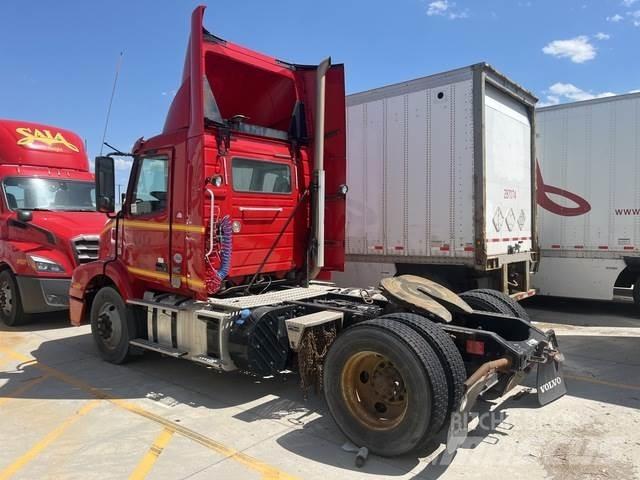 Volvo VNM 牵引车