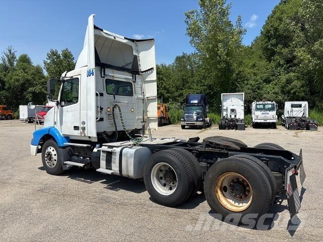 Volvo VNM 牵引车